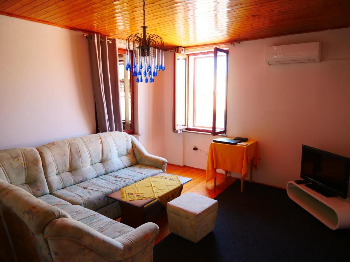 Apartment Piranhe Buitenkant foto